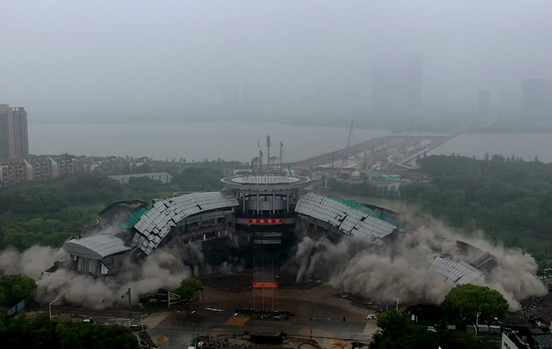 南昌高新區(qū)管委會(huì)原辦公大樓爆破拆除